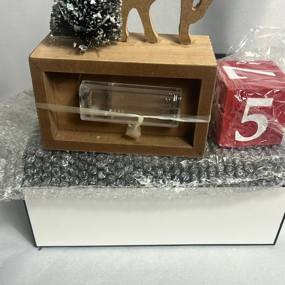 Plaid Elk and Tree Holiday Decor Brand New - Picture 5 of 13